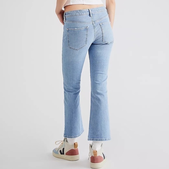 NWT - We The Free Mid-Rise Cropped Inseam Flare Denim Jeans - Picture 2 of 3